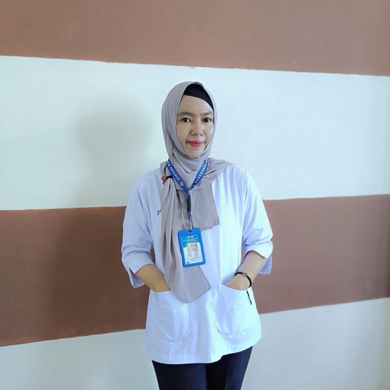 Elvira Nastasia Nasir, S.Tr. Keb (Pengelola Program IVA dan Kanker)
